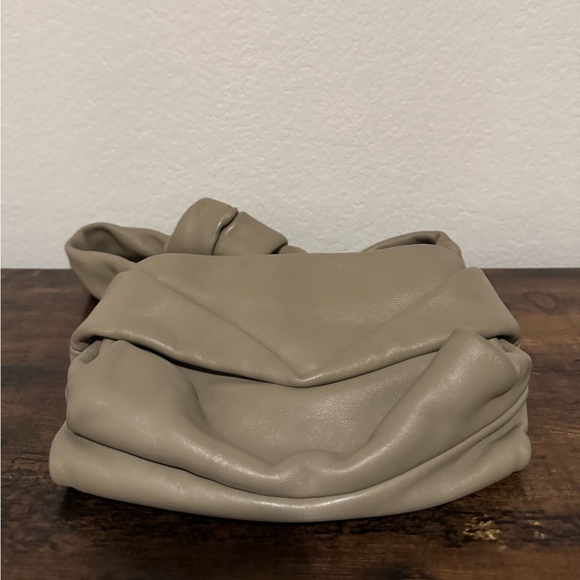 STAUD Kiss Bag in Cream Staud Real Leather - Picture 7 of 13